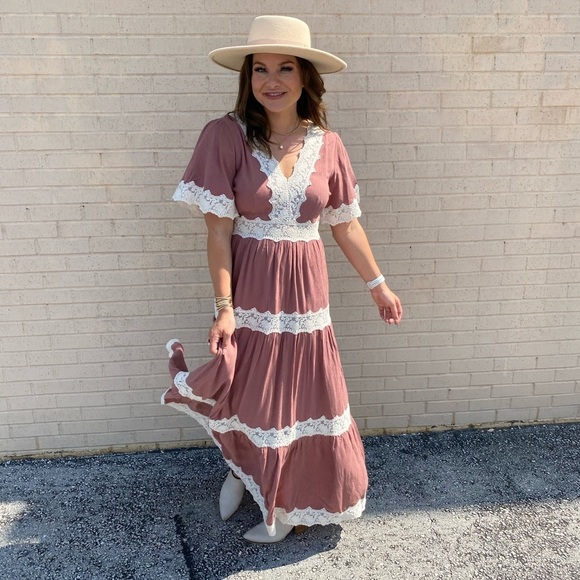 Lace Tiered Maxi Dress - Picture 7 of 7